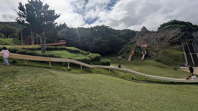 ローラー滑り台