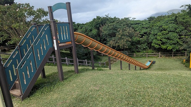 緑の滑り台