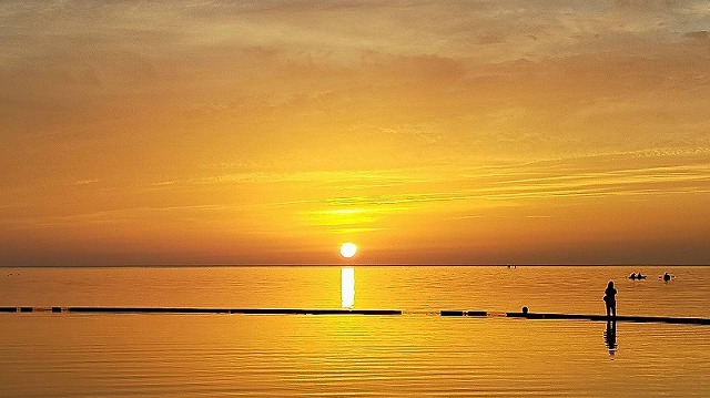 干潮時のビーチと満潮時のビーチの比較