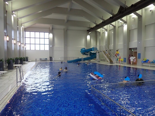 インドアプール全景