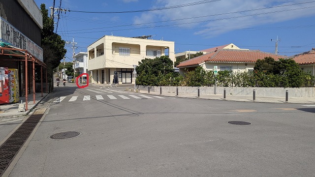 公園から帰りのバス停を見た風景