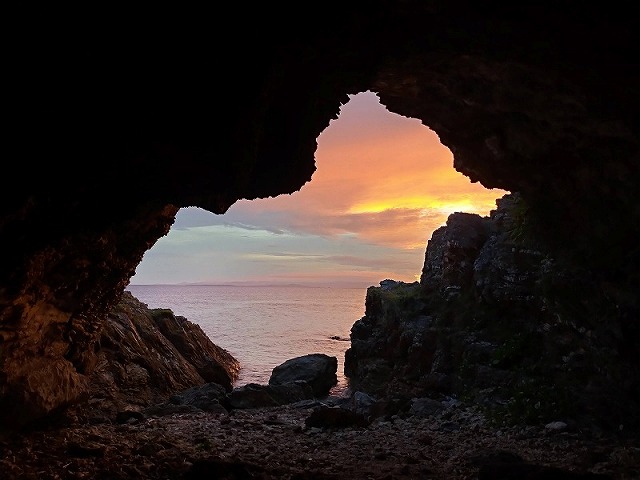 観音崎灯台海食洞の夕景