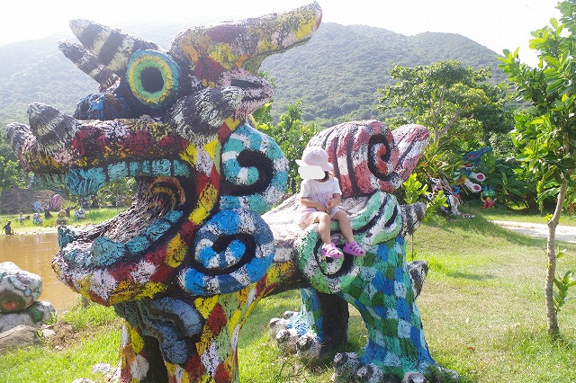 庭園内の巨大シーサー