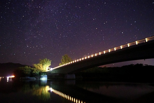 名蔵大橋と星空のリフレクション