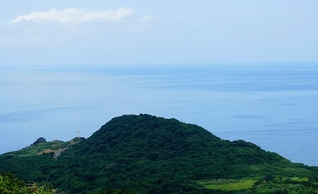 遠くに見える灯台